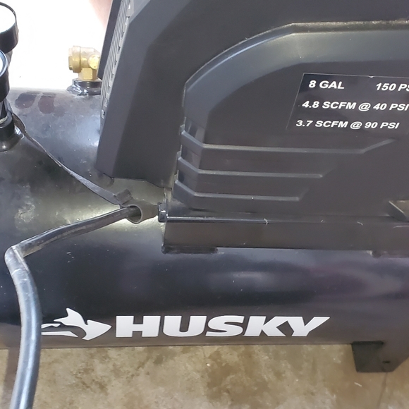 Air compressor - Picture 2 of 3